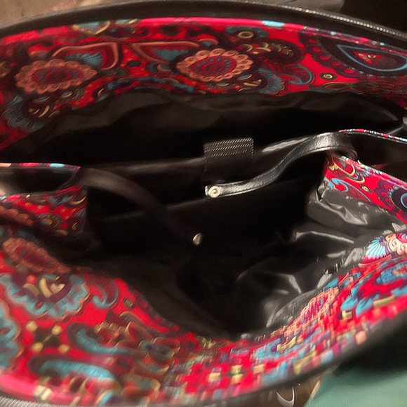 The Perfect Must Have Chic Stylish Travel Roll Bag - Picture 9 of 10